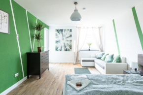 - Forest Retreat Deluxe with Rustic Charm - 2-Room Nature-Inspired Apartment 75sqm - Peaceful Forest Setting - Cozy Woodsy Design - Fully Renovated 2024 with TV & Netflix - Full Kitchen - Free Parking